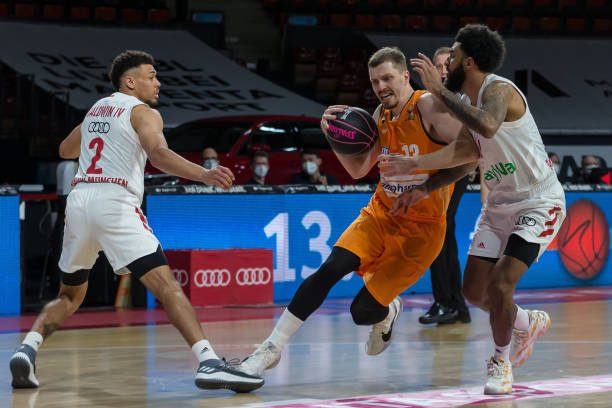 深思熟虑的 深思熟虑的